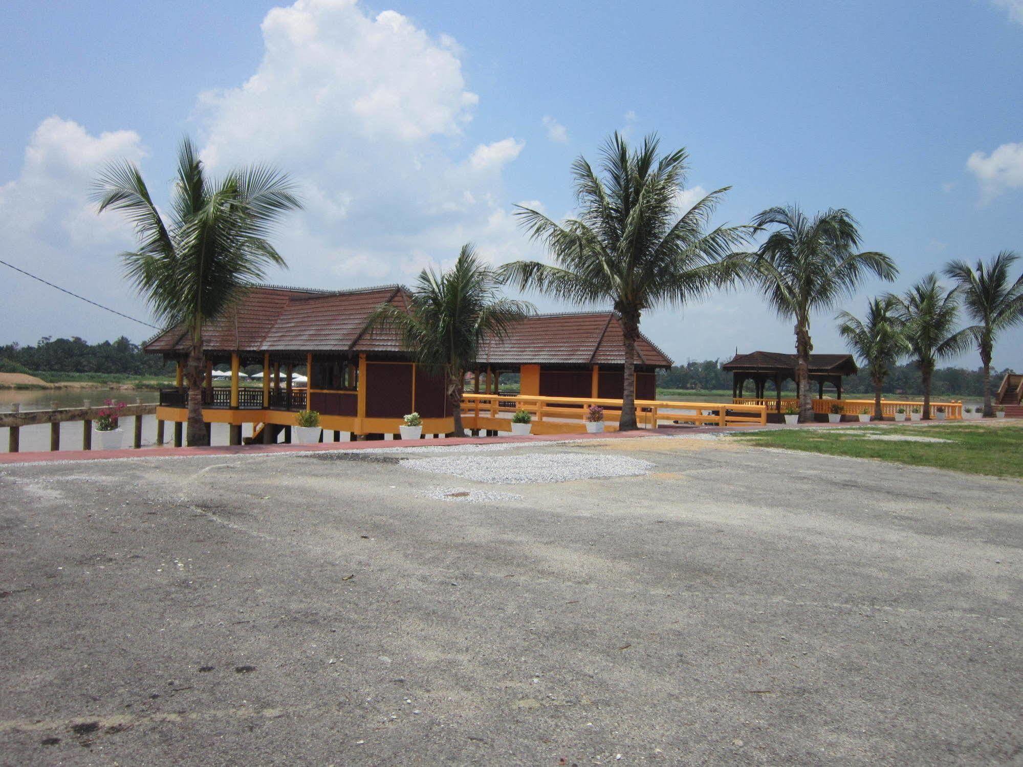 Green Village Pasir Salak Eco River Resort Kampung Gajah  エクステリア 写真