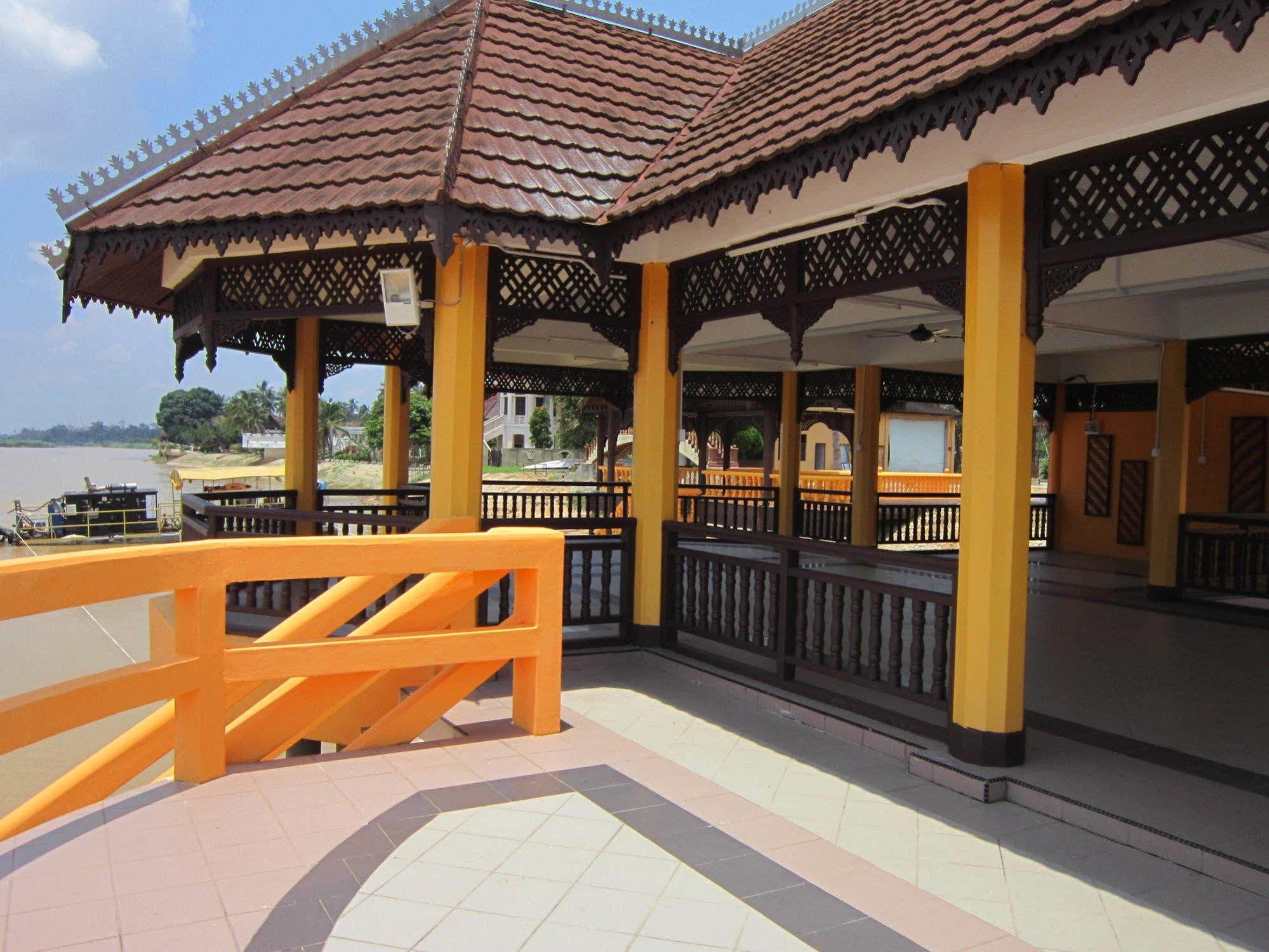 Green Village Pasir Salak Eco River Resort Kampung Gajah  エクステリア 写真
