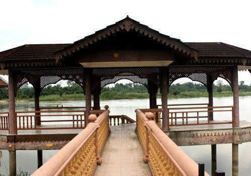 Green Village Pasir Salak Eco River Resort Kampung Gajah  エクステリア 写真